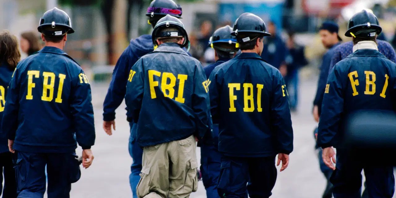 FBI Direktörünün e-postaları ifşa edildi