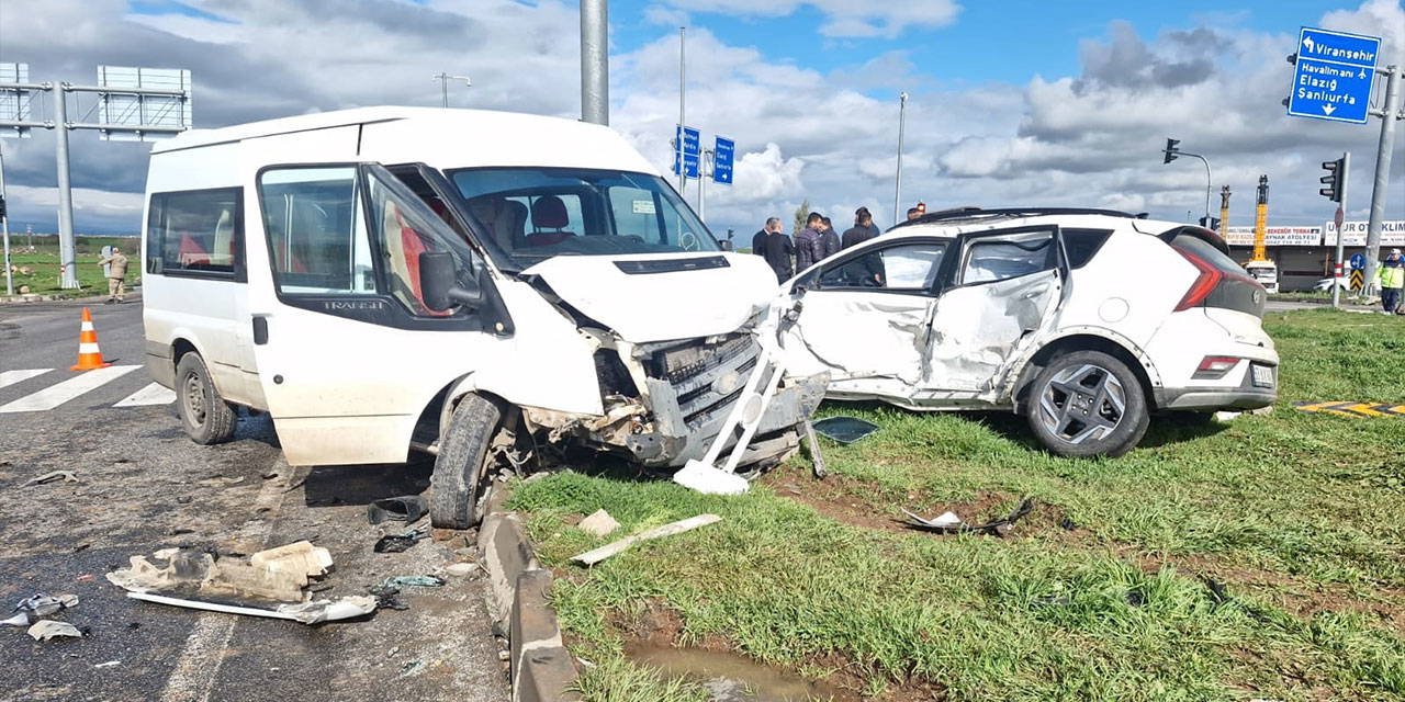 Diyarbakır'da öğrenci servisi kazaya karıştı: Yaralılar var