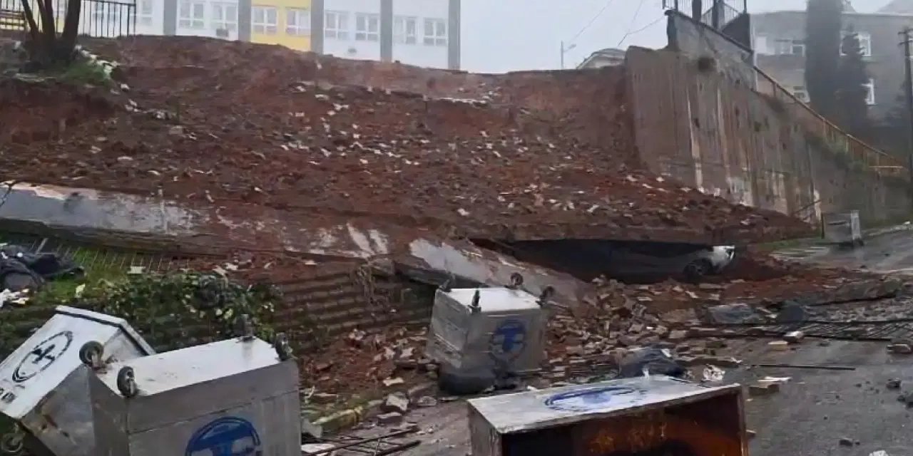 Maltepe'de ortaokulun istinat duvarı çöktü!