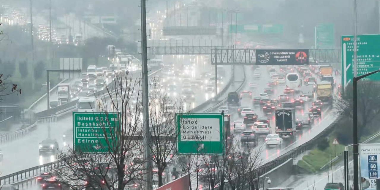 İstanbul'da 'sağanak' etkisi: Trafik yoğunluğu yüzde 80'i aştı!