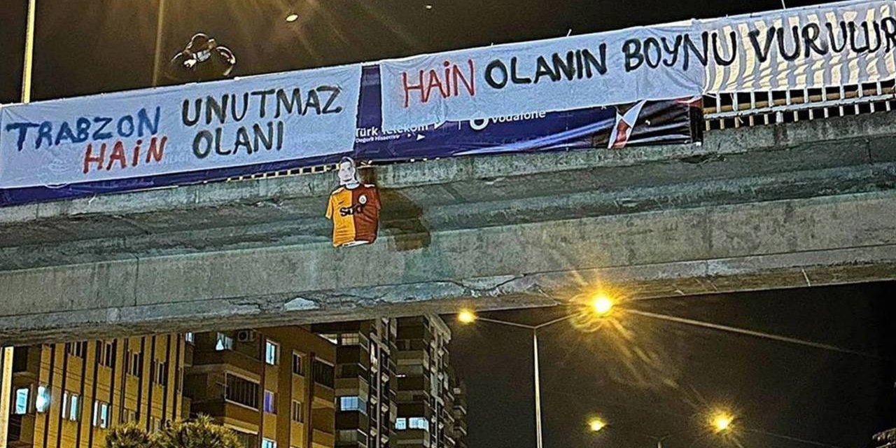 Trabzonspor - Galatasaray maçı öncesi Uğurcan Çakır'a flaş tepki: Ölüm tehdidi içeren pankart asıldı!