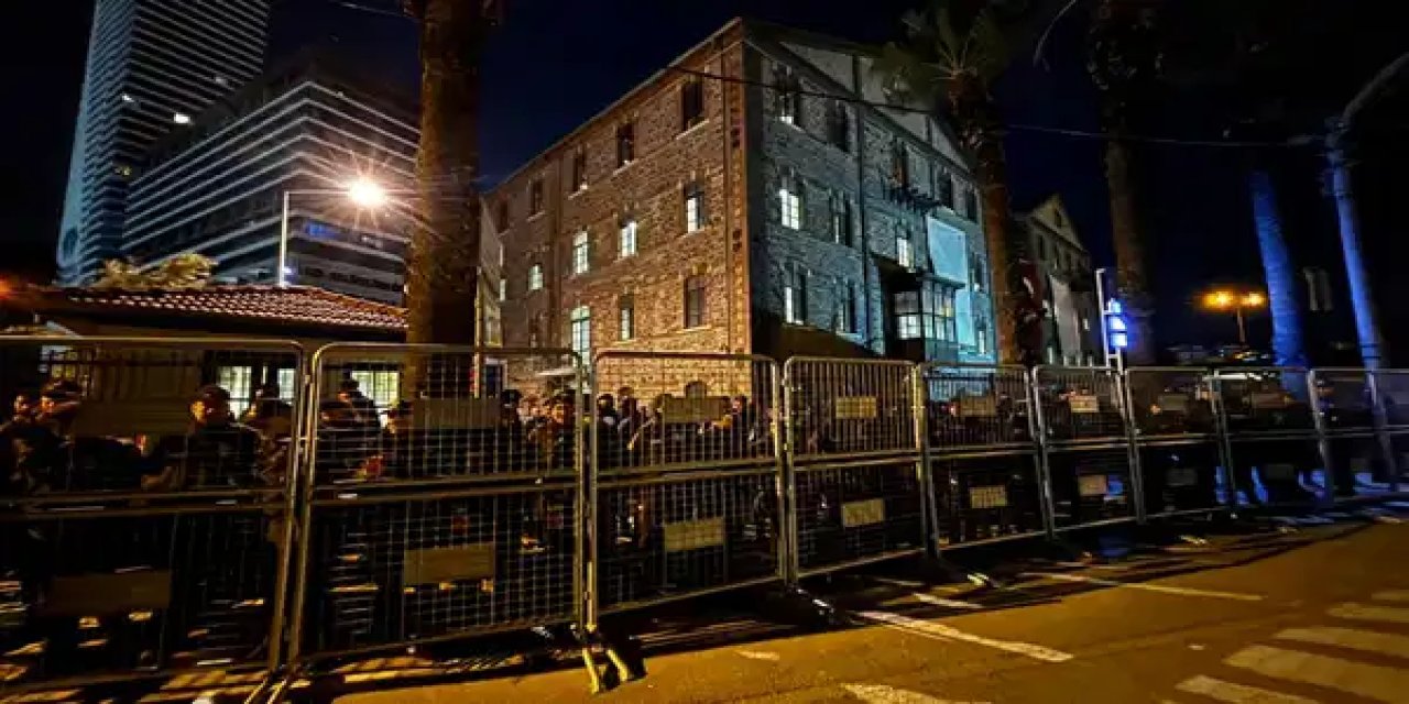 İzmir’in şafak baskını: Meslek Fabrikası ablukaya alındı