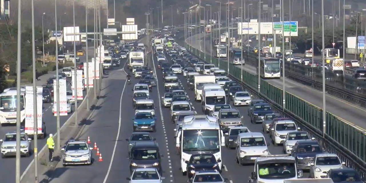 İstanbul'da haftanın ilk iş gününde trafik yoğunluğu