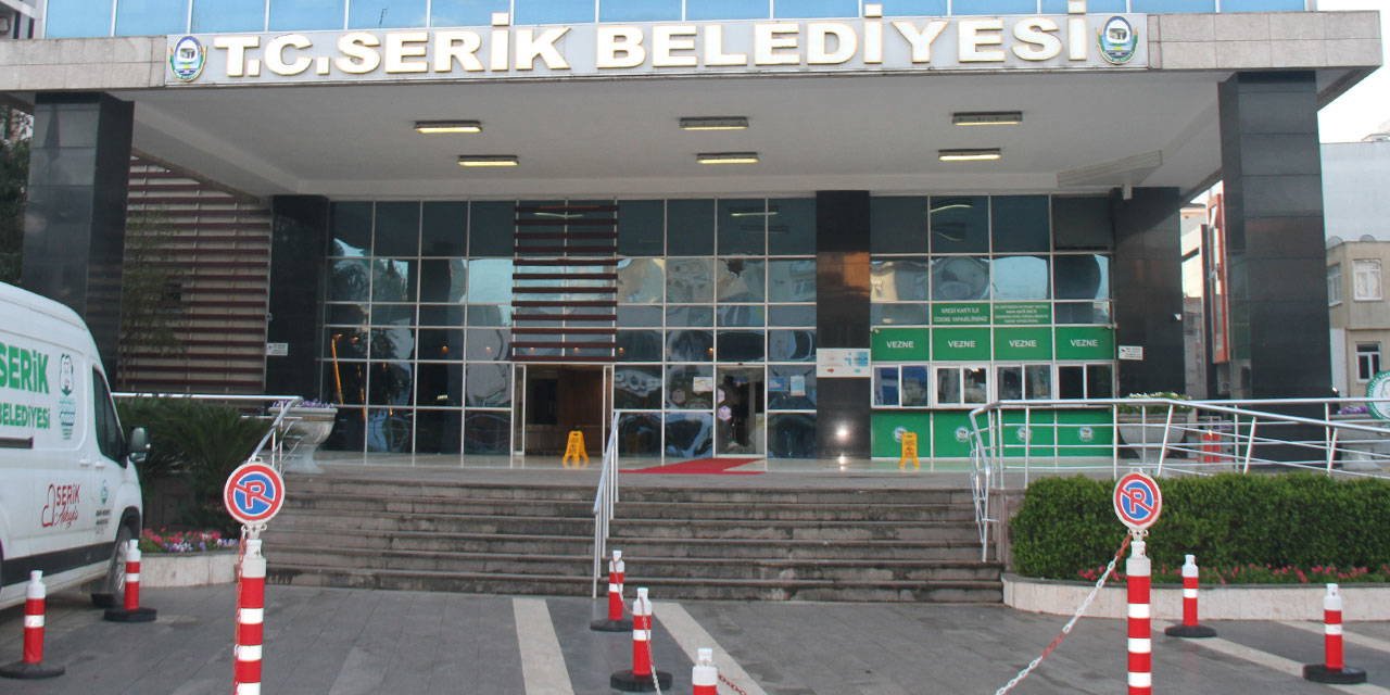Antalya'da Serik Belediye binasına silahlı saldırı