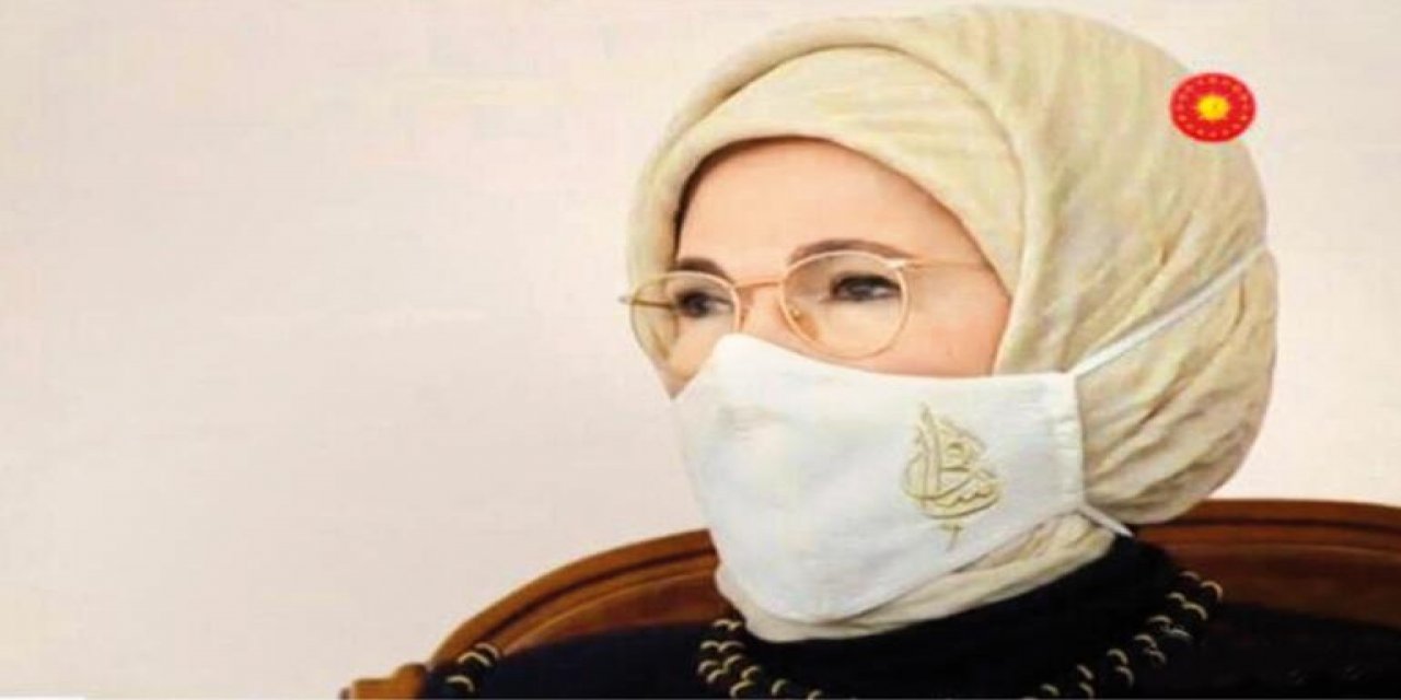 Emine Erdoğan'ın taktığı maske dikkat çekmişti... Peki maskede ne yazıyor?