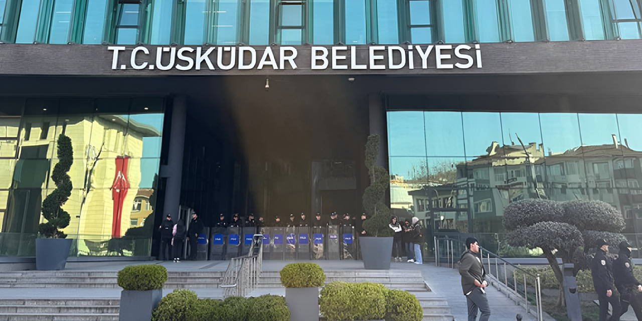 Üsküdar Belediyesi'ne yönelik operasyonda gözaltına alınan 21 kişi adliyeye sevk edildi