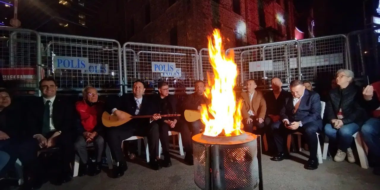 CHP Ankara Milletvekili Akdoğan’dan direnişe türkülü destek