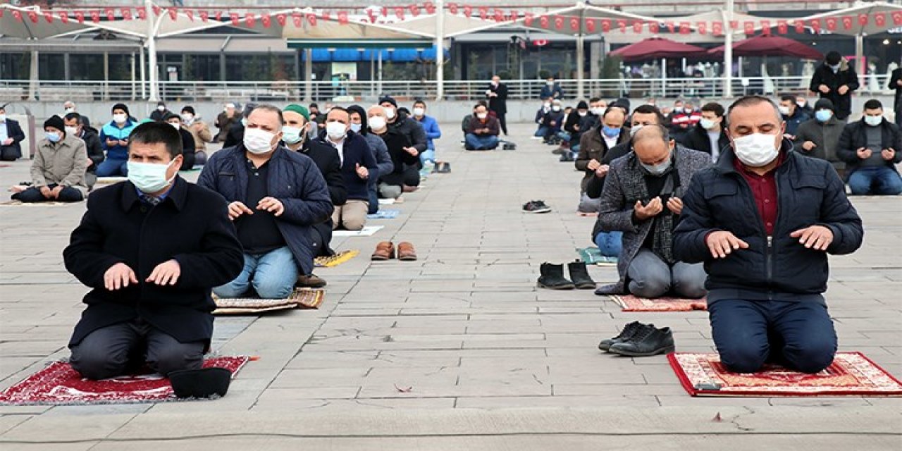 Diyanet çağrıda bulunmuştu... Camilerde "yağmur duası" yapıldı!