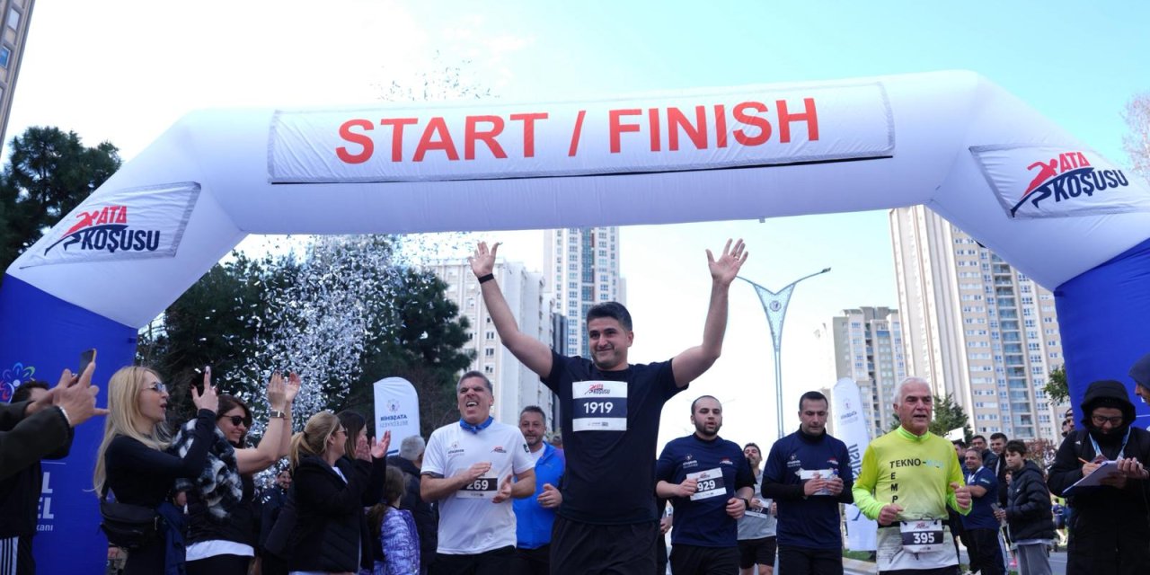 Ataşehir’de Bir İlk: 1200 Sporcu Ata Koşusu’nda Ter Döktü