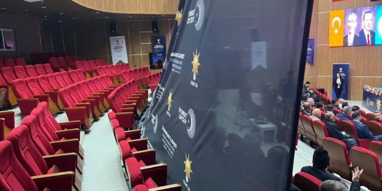 AKP’lilerden boş salonu gizlemek için dikkat çeken hamle