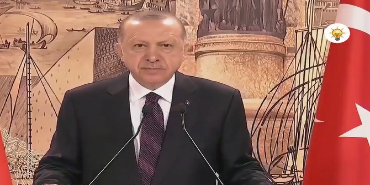 Öylece kalakaldı... Erdoğan prompter kurbanı oldu, sözleri boğazına dizildi! İşte o anlar...