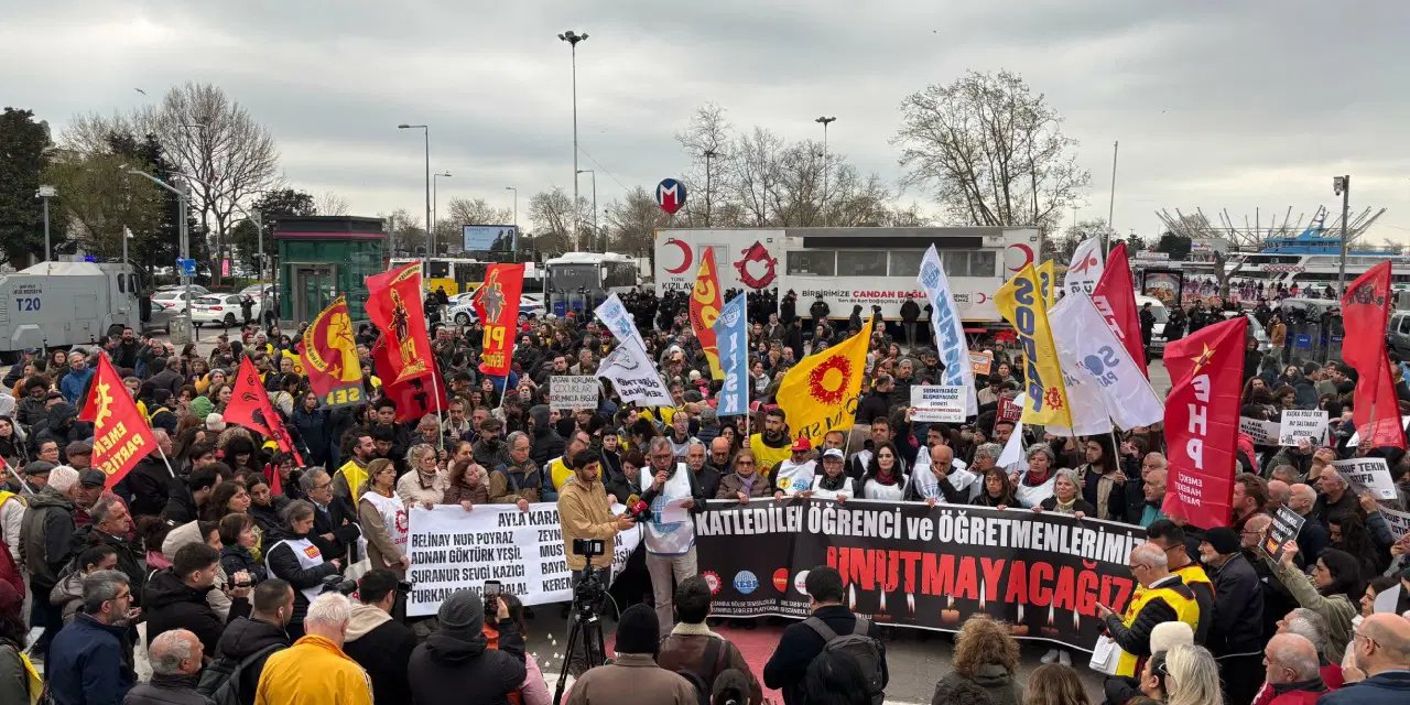Eğitimciler Kadıköy’den seslendi: 'Bu şiddet sürdürülen yanlış politikaların doğrudan sonucu'
