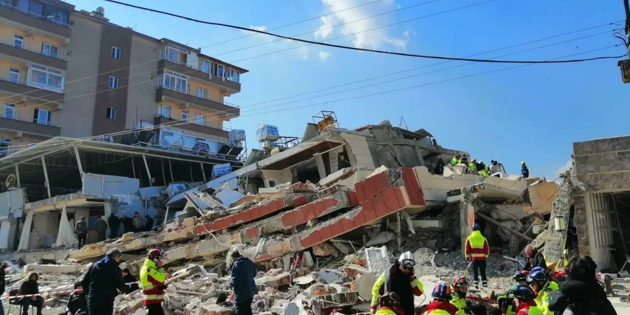 Depremde yıkılan Yağmur Apartmanı davasında ek bilirkişi raporu istenmesine karar verildi