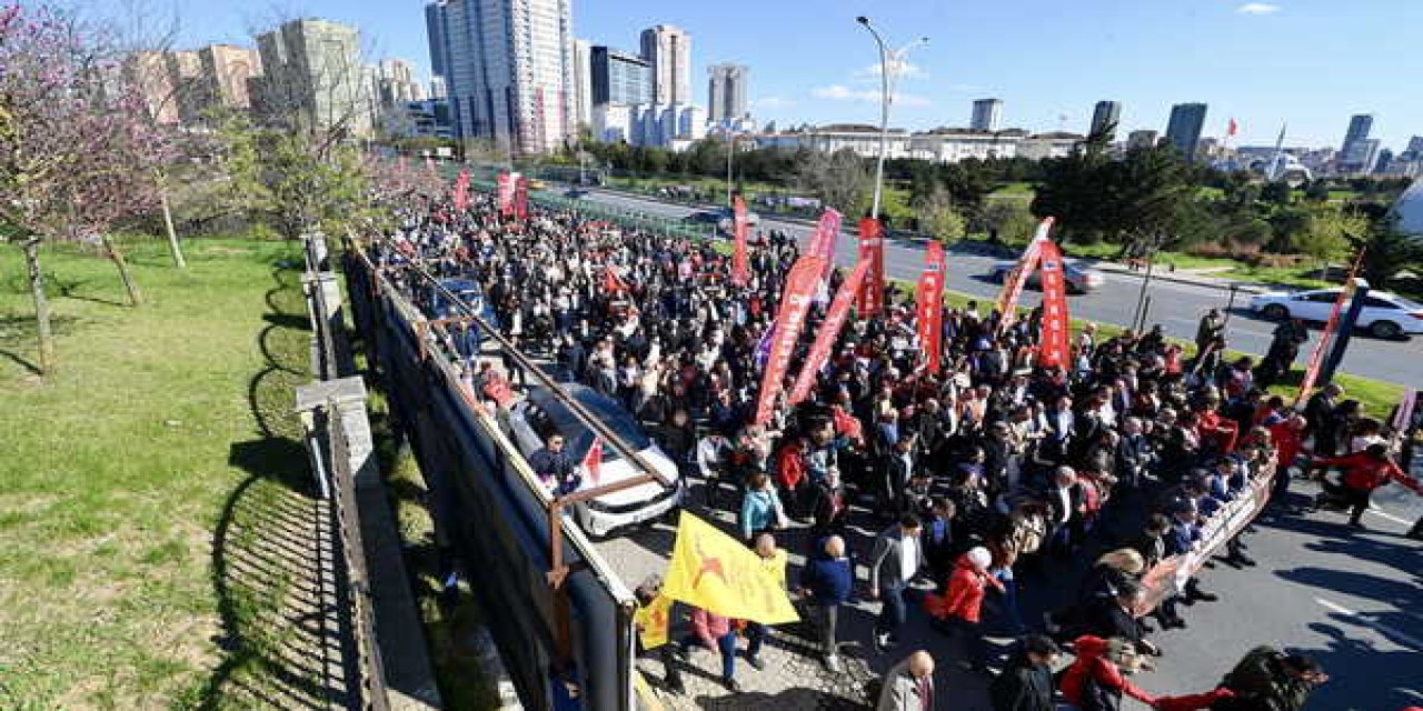 Ataşehir'de, Onursal Adıgüzel için yürüyüş: 'Muhalefetsiz bir Türkiye hayali kuruyorlar'