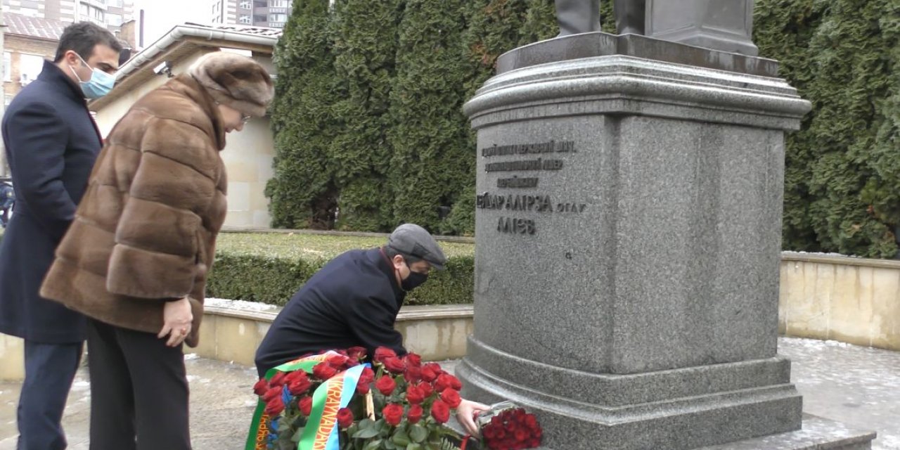 Azerbaycan’ın ulusal lideri Haydar Aliyev Ukrayna’da anıldı