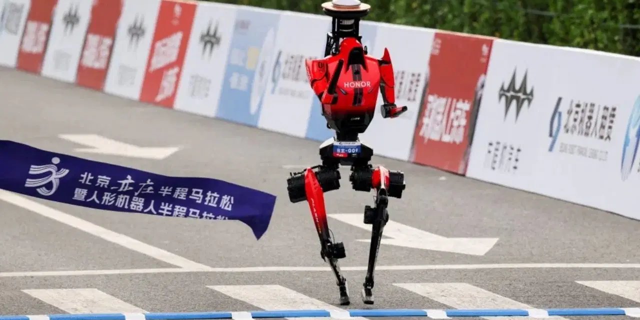 Pistlerde robot devrimi: İnsansı robot 'Lightning' dünya rekorunu paramparça etti