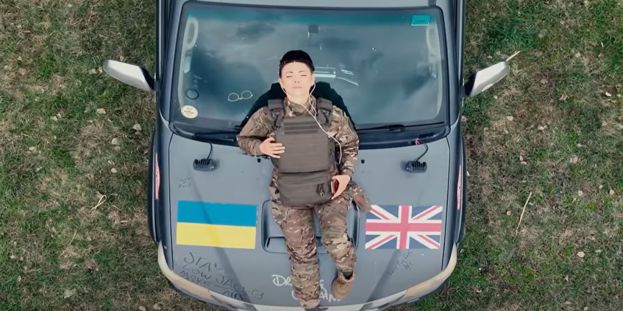 Dünyaca ünlü yıldız Dua Lipa’dan savaş bölgesine yardım