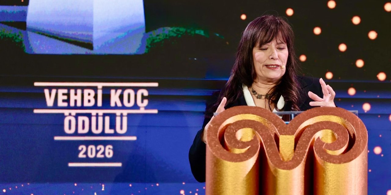 Ertuğrul Özkök: Vehbi Koç töreninde bir sanatçı iki metafor cümleyle bir salonu nasıl fethetti