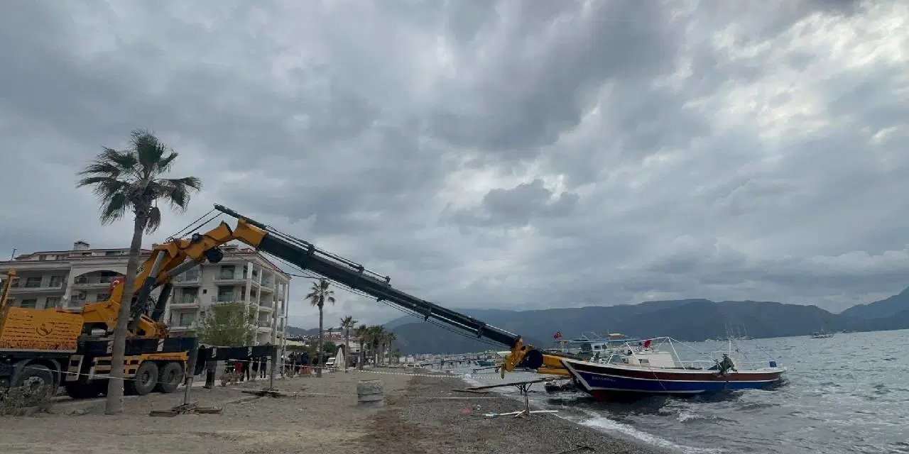 Muğla'da korkunç kaza... Vincin kopan parçasının altında kaldı!