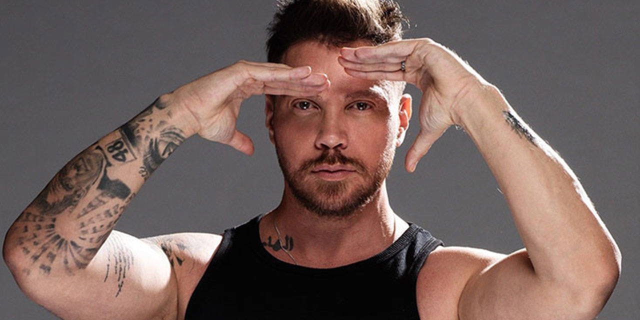 A Milli Takım'a marş yazacağını duyurmuştu: Sinan Akçıl siyasete soyundu