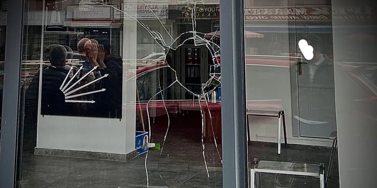 CHP'nin Keçiören İlçe Başkanlığı'na saldırı: 'Ne korkarız ne geri çekiliriz'