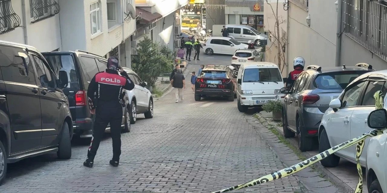 Darbedilen okul polisi ateş açtı, yanlışlıkla berberi vurdu