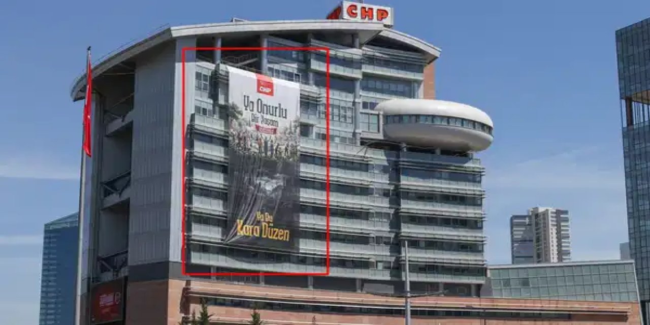 CHP Genel Merkezi'ne '1 Mayıs' afişi asıldı: 'Ya onurlu bir yaşam, ya bu kara düzen'