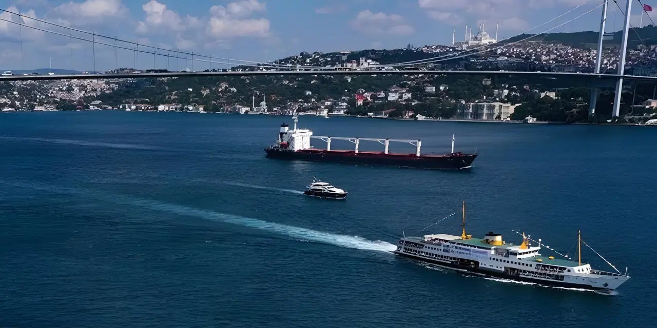 İstanbul Boğazı'nda 'yat yarışı': Transit gemi geçişlerine kapatıldı