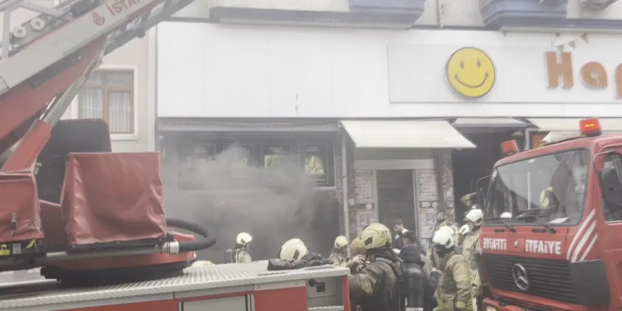 İstanbul Fatih'te zincir marketin deposunda yangın
