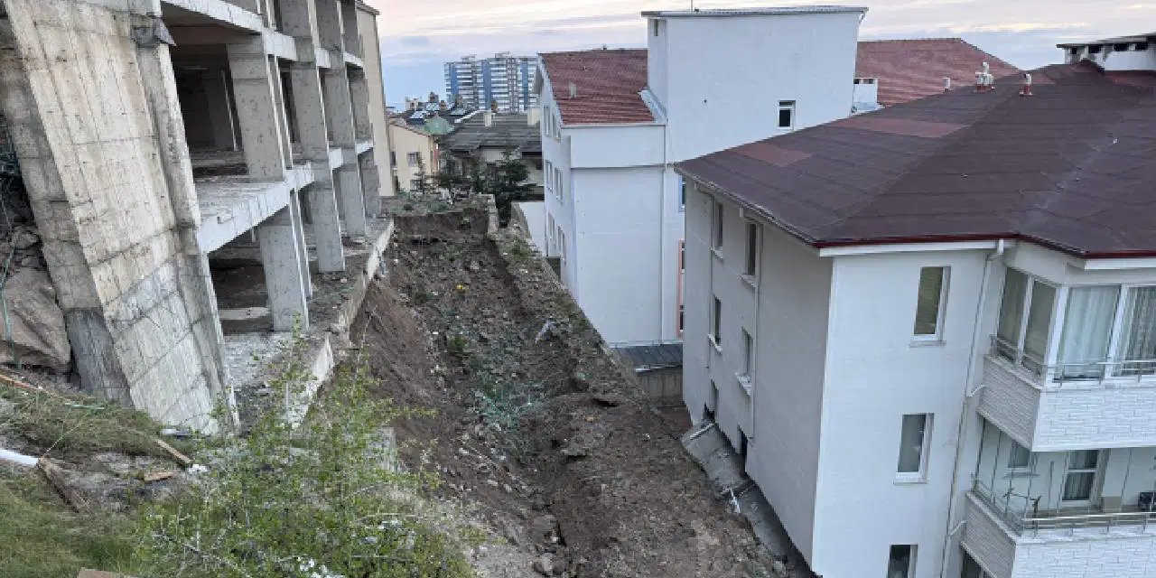 Nevşehir'de istinat duvarı çöktü: 3 katlı apartman ile anaokulu tahliye edildi