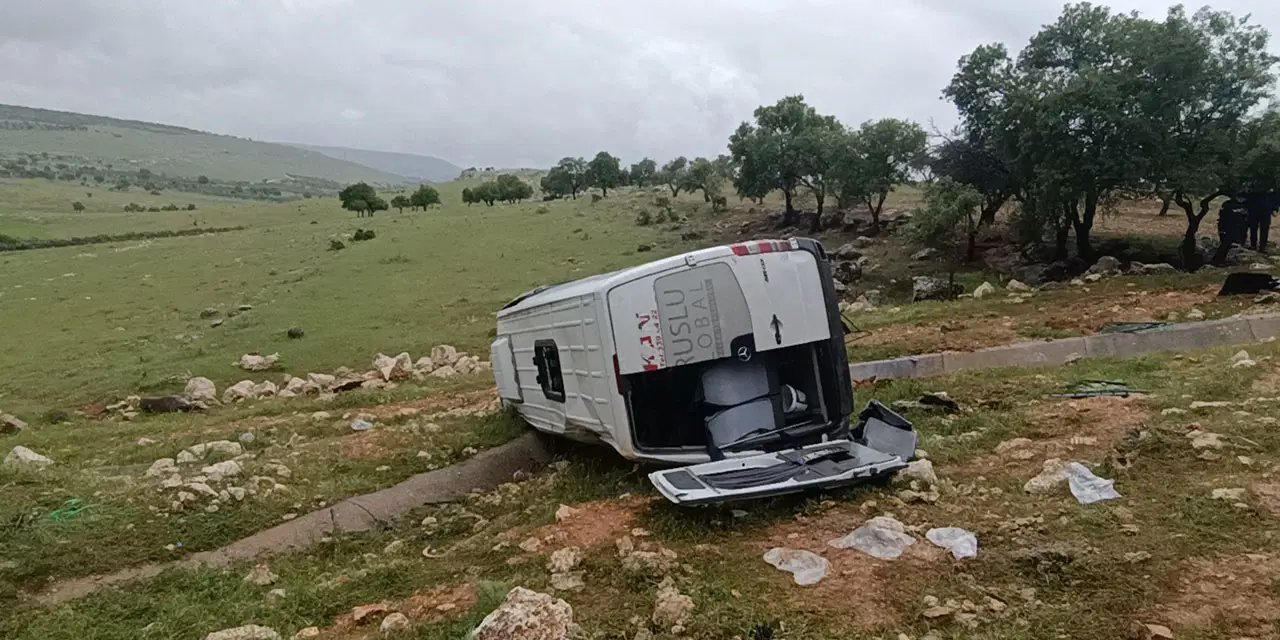 Gaziantep'te işçi servisi devrildi: 16 kişi yaralandı