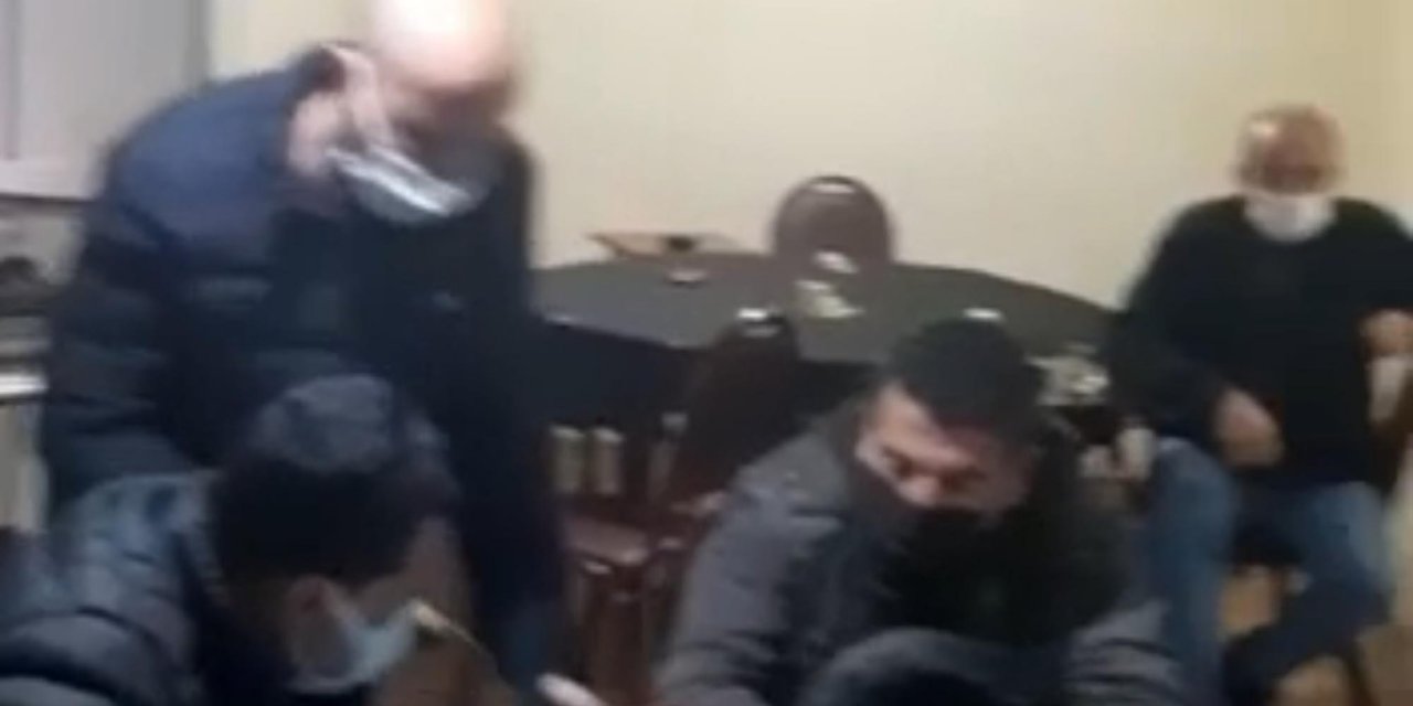 Gizli geçitle girilen iş yerinde kumar oynarken yakalandılar