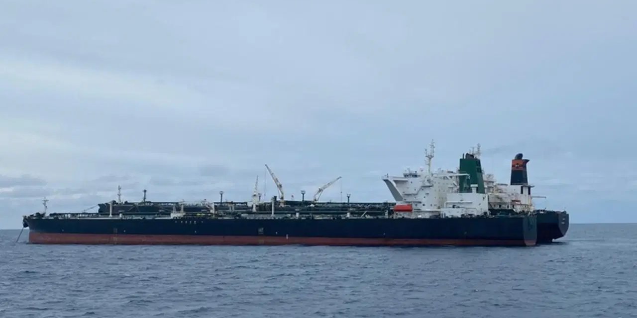 Hürmüz Boğazı'nda gerilim sürüyor: ABD, İran bayraklı petrol tankerine ateş açtı!