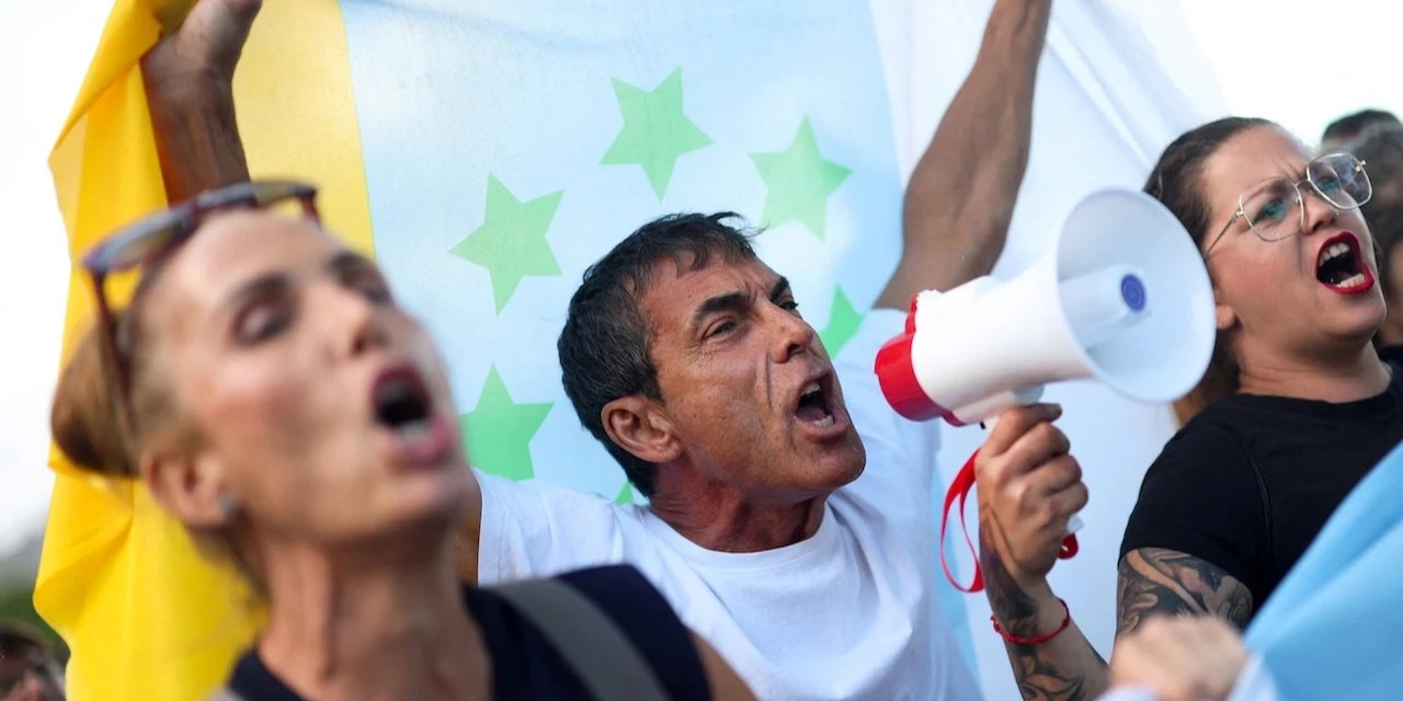 Hantavirüs gemisinin yanaşacağı liman kenti ayaklandı