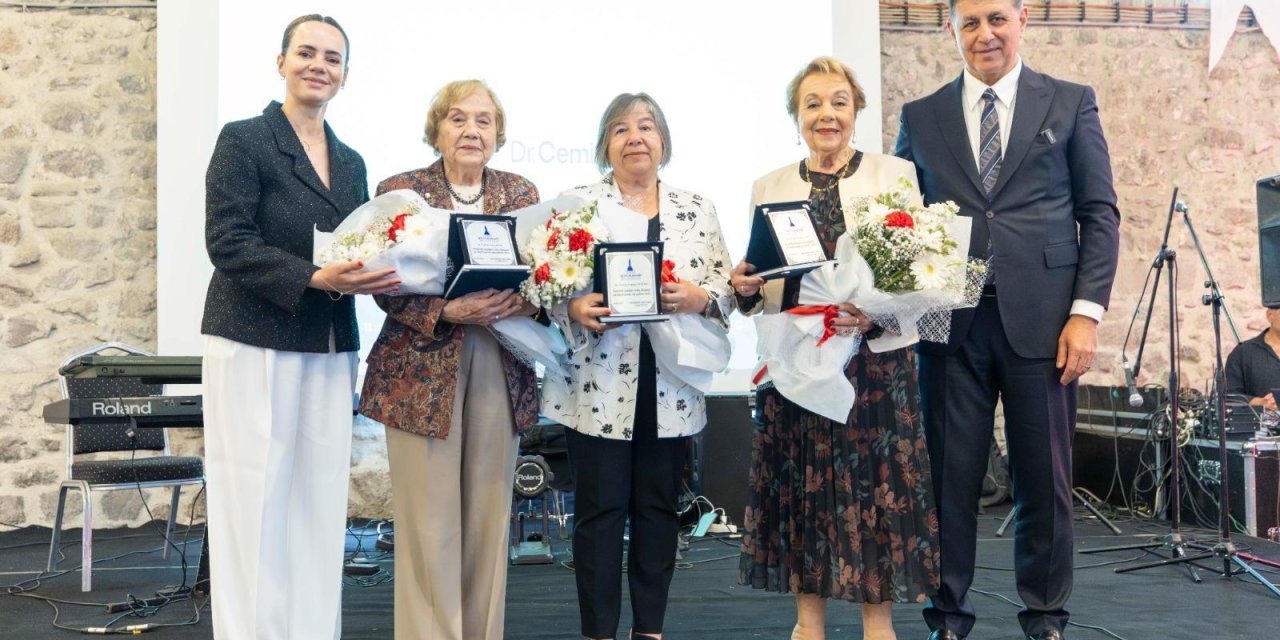 Başkan Tugay’dan Hemşireler Günü mesajı