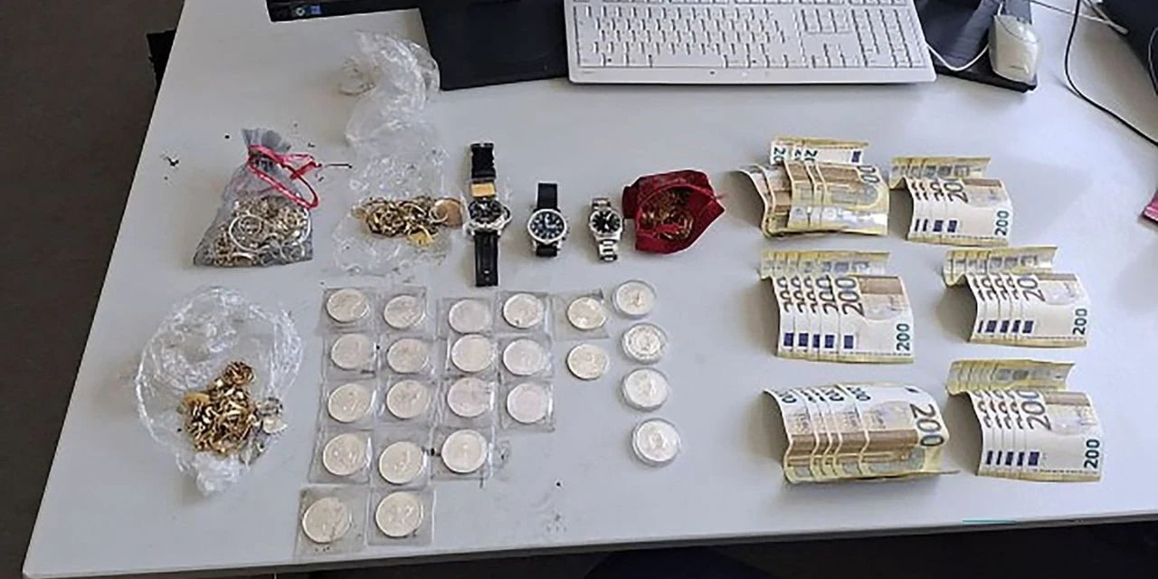 Anaokulu çocuğu parkta hazine buldu