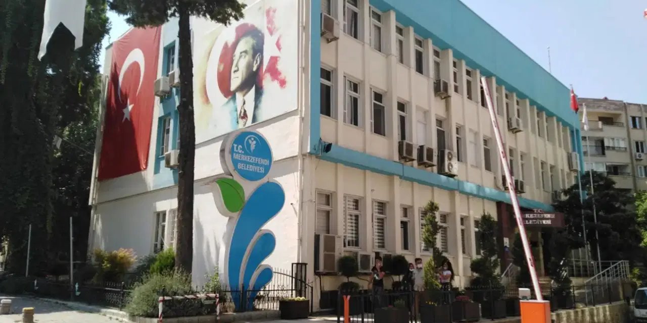 Denizli Merkezefendi Belediyesi'ne operasyon: Başkan yardımcısı dahil 5 kişi gözaltına alındı