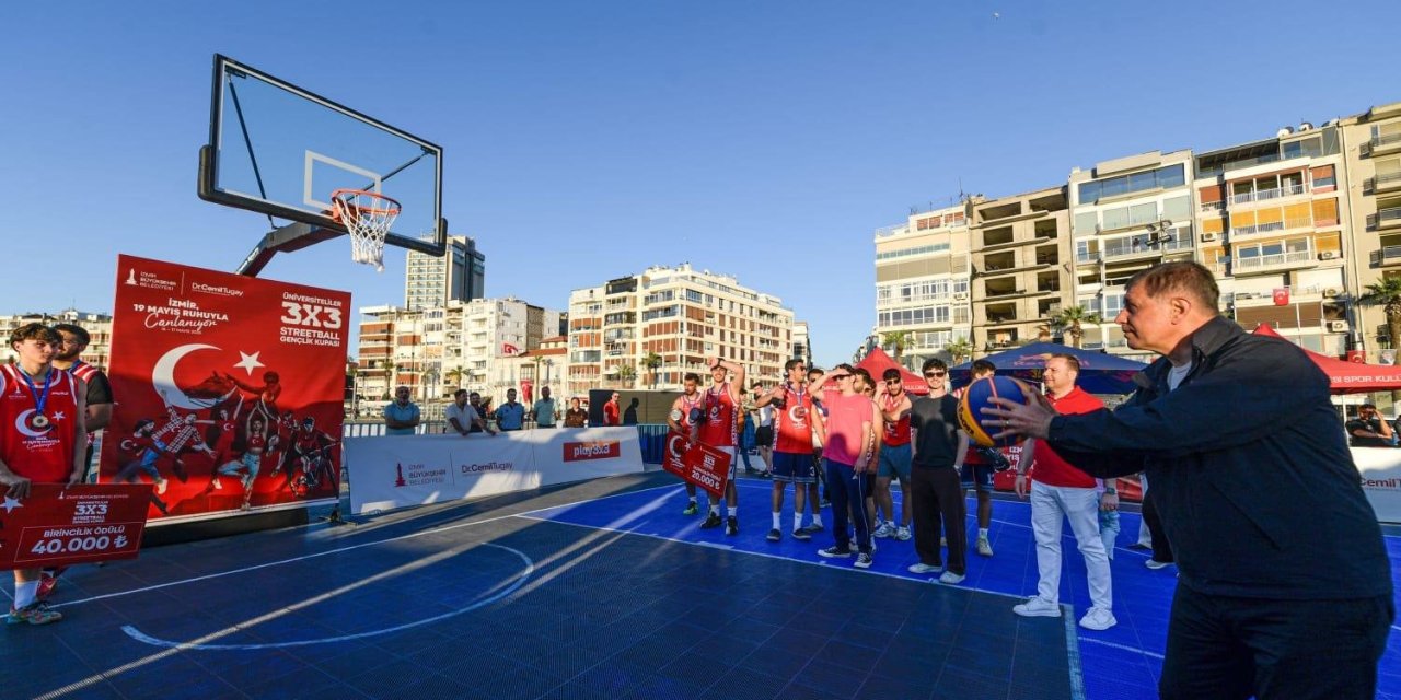 Gençler İzmir’i ayağa kaldırdı