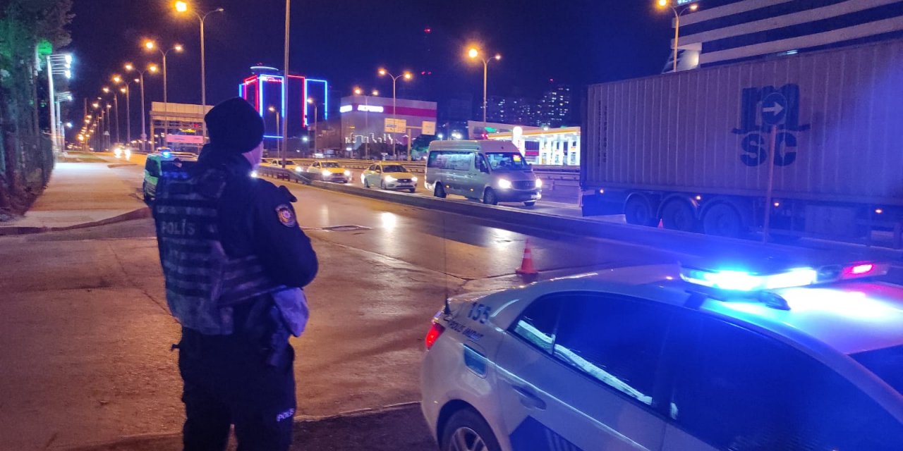 Beylikdüzü'nde kısıtlamanın başlamasıyla denetim yapıldı