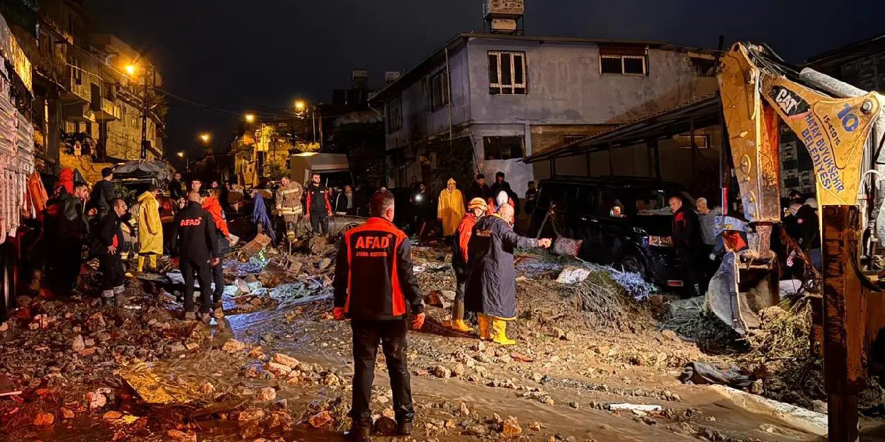 Hatay'da sel faciası... Tek katlı ev çöktü: Ölü ve yaralılar var