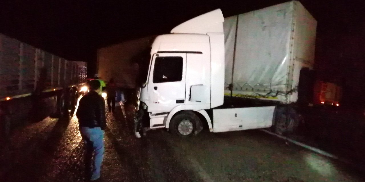 Bariyerlere çarpan TIR'dan fırlayan sürücü, denize düşerek kayboldu