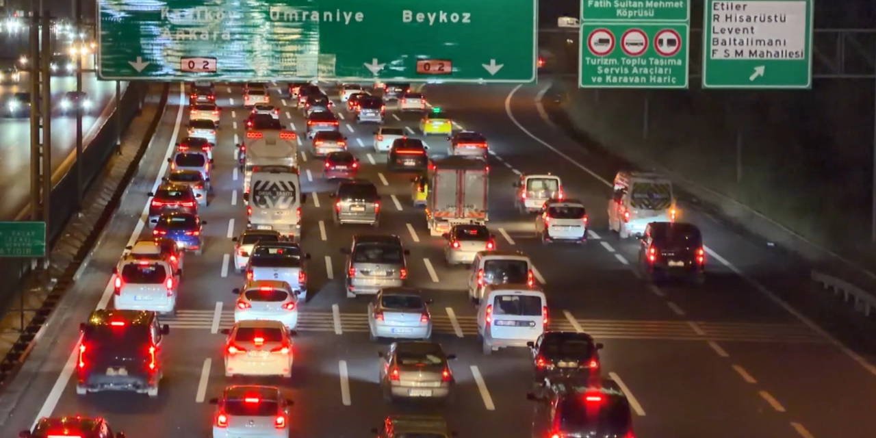 İstanbul'da bayram tatili hareketliliği: Bazı yollarda trafik yoğunluğu oluştu