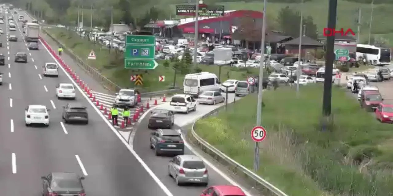 Anadolu Otoyolu'nun Bolu geçişinde yoğunluk