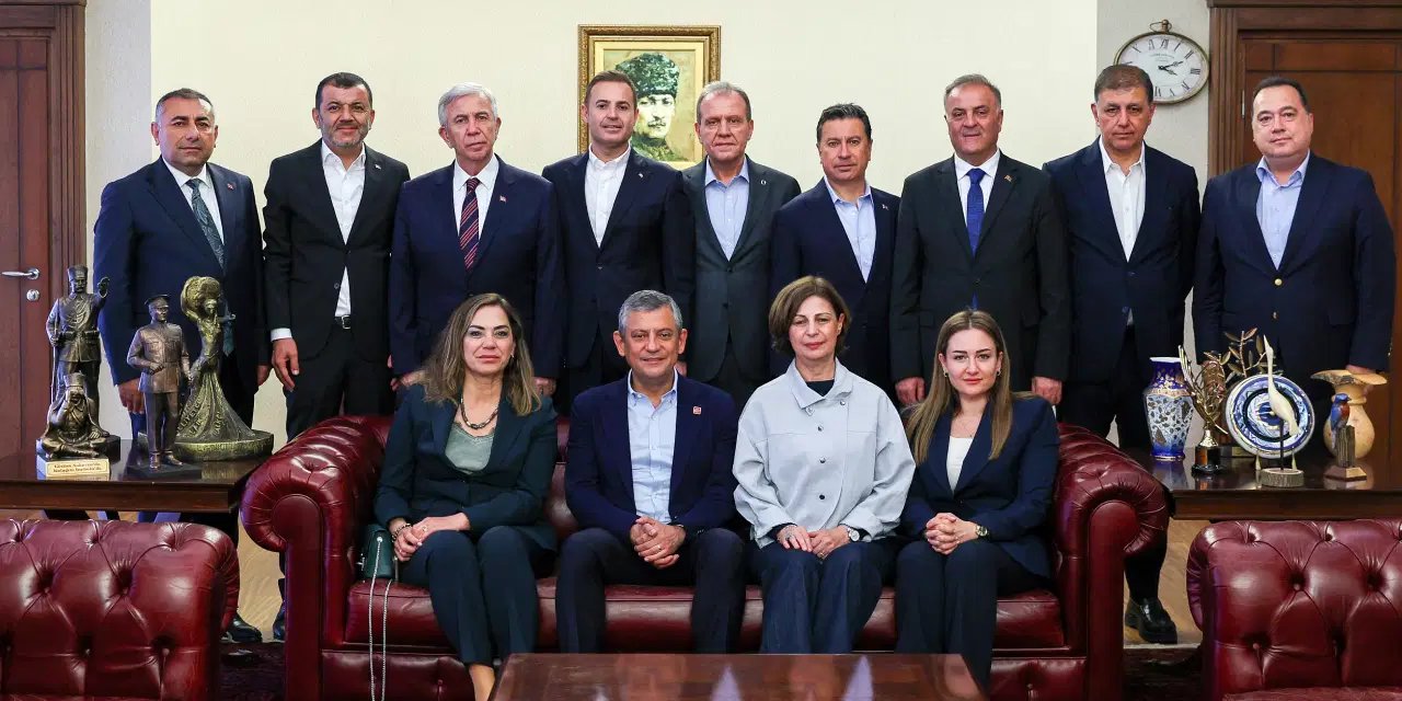 CHP'li Büyükşehir Belediye Başkanları'ndan ortak açıklama: 'Partimizin seçilmiş Genel Başkanı Sayın Özgür Özel’in ve parti yönetimimizin yanındayız'
