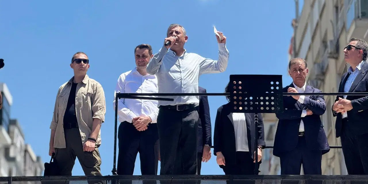 Özgür Özel 'mutlak butlan'a İzmir'den meydan okudu... Kılıçdaroğlu'na 'sandık' çağrısı yaptı