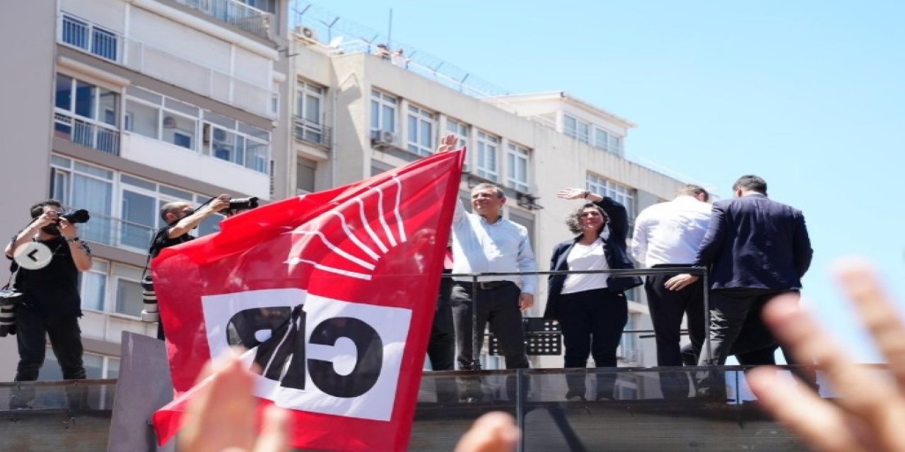 Özgür Özel'den İzmir’de tarihi çağrı: “2 milyon CHP’li genel başkanı seçsin”