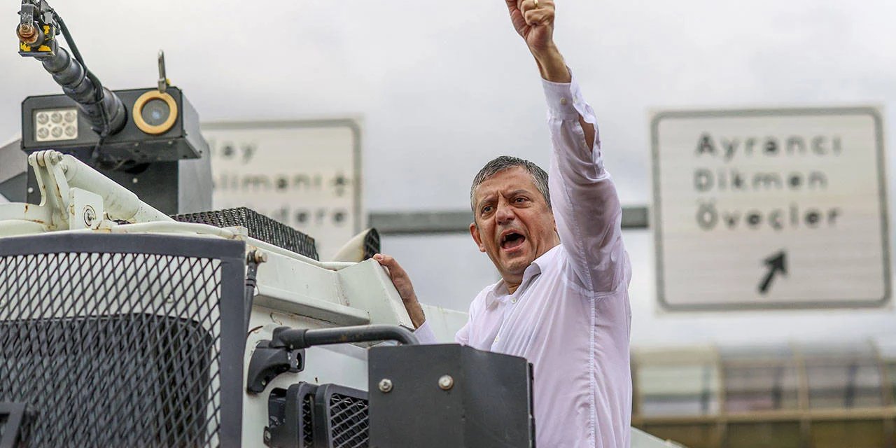 CHP lideri Özel: Ya müesses nizam ya demokratik Türkiye