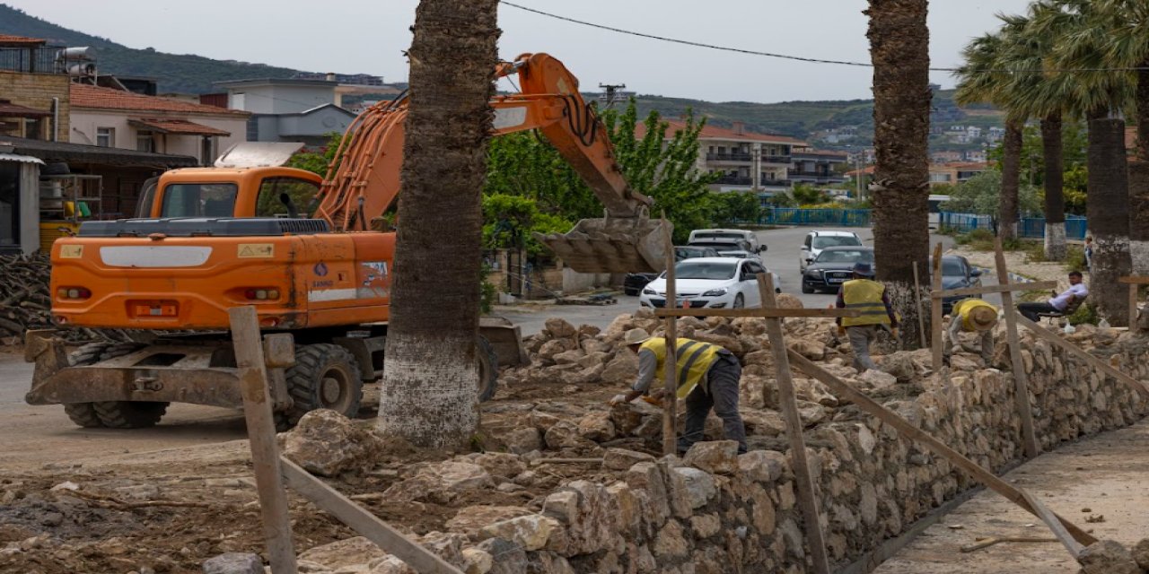 Yeni Foça’da tarihi dere yatağı güçlendiriliyor