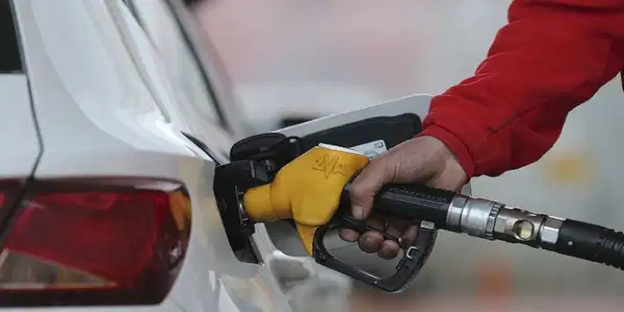 Akaryakıtta tabela gece yarısı değişti: Benzine indirim geldi!