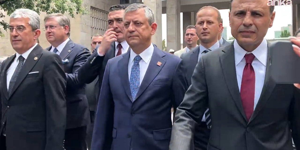 Özgür Özel kalabalığa seslendi: 'Darbeyi TBMM'nin önünde püs